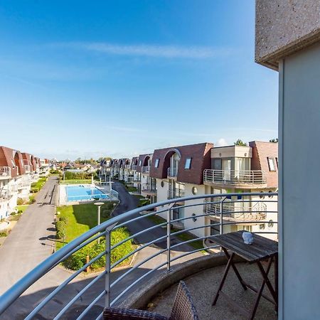 Modern Apartment With Terrace & Public Pool Bredene Exteriör bild