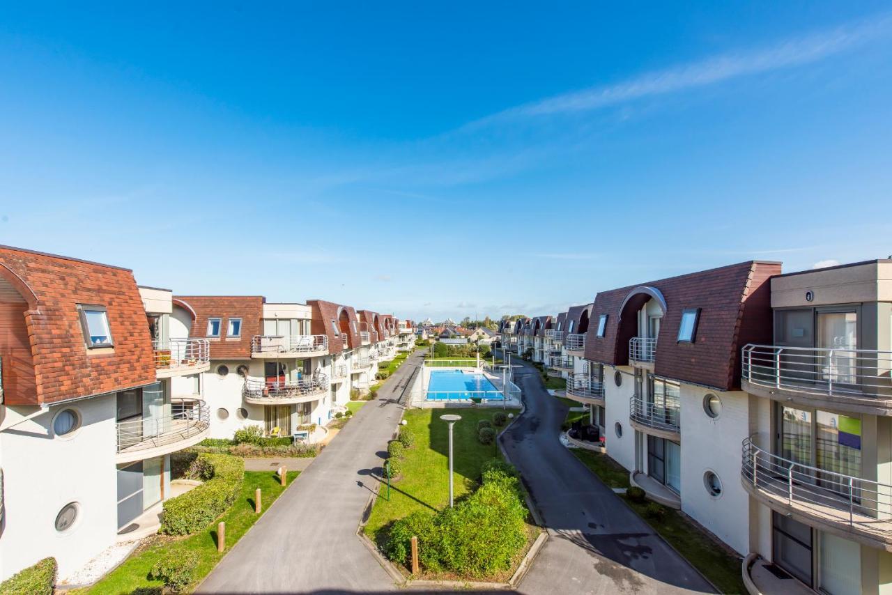 Modern Apartment With Terrace & Public Pool Bredene Exteriör bild